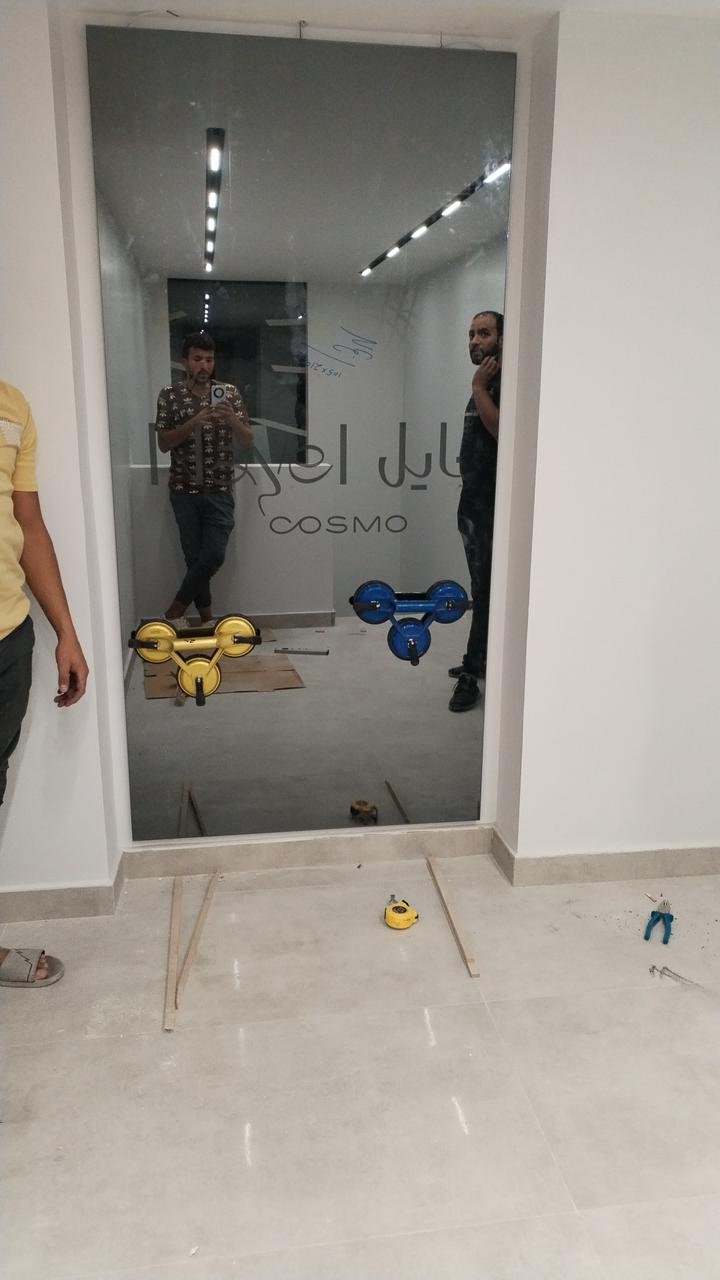 أعمال الزجاج والمرايا