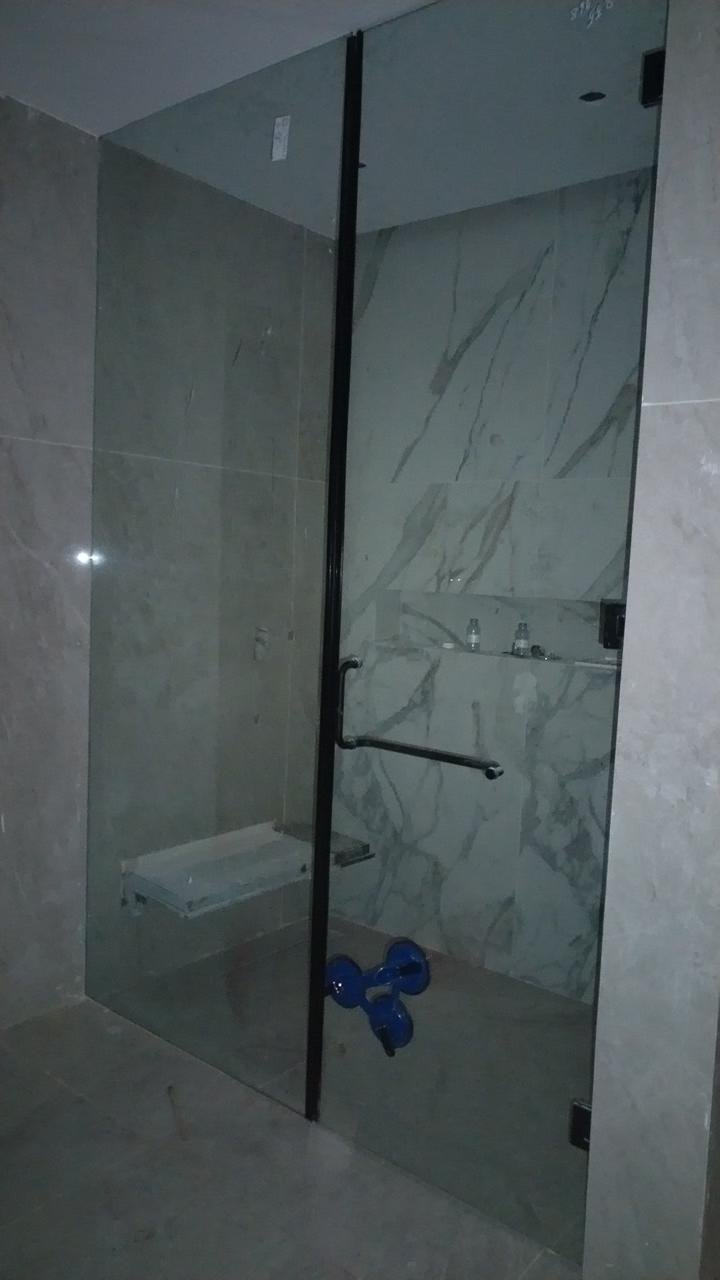 أعمال الزجاج والمرايا